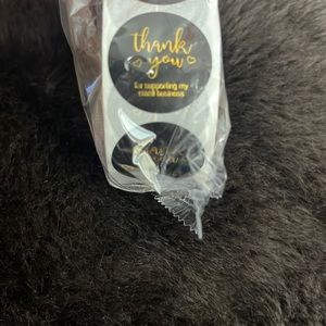 2 Sticker rolls. 500 count. 1 inch circle